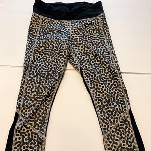 Lululemon Inspire crop leggings- size 4